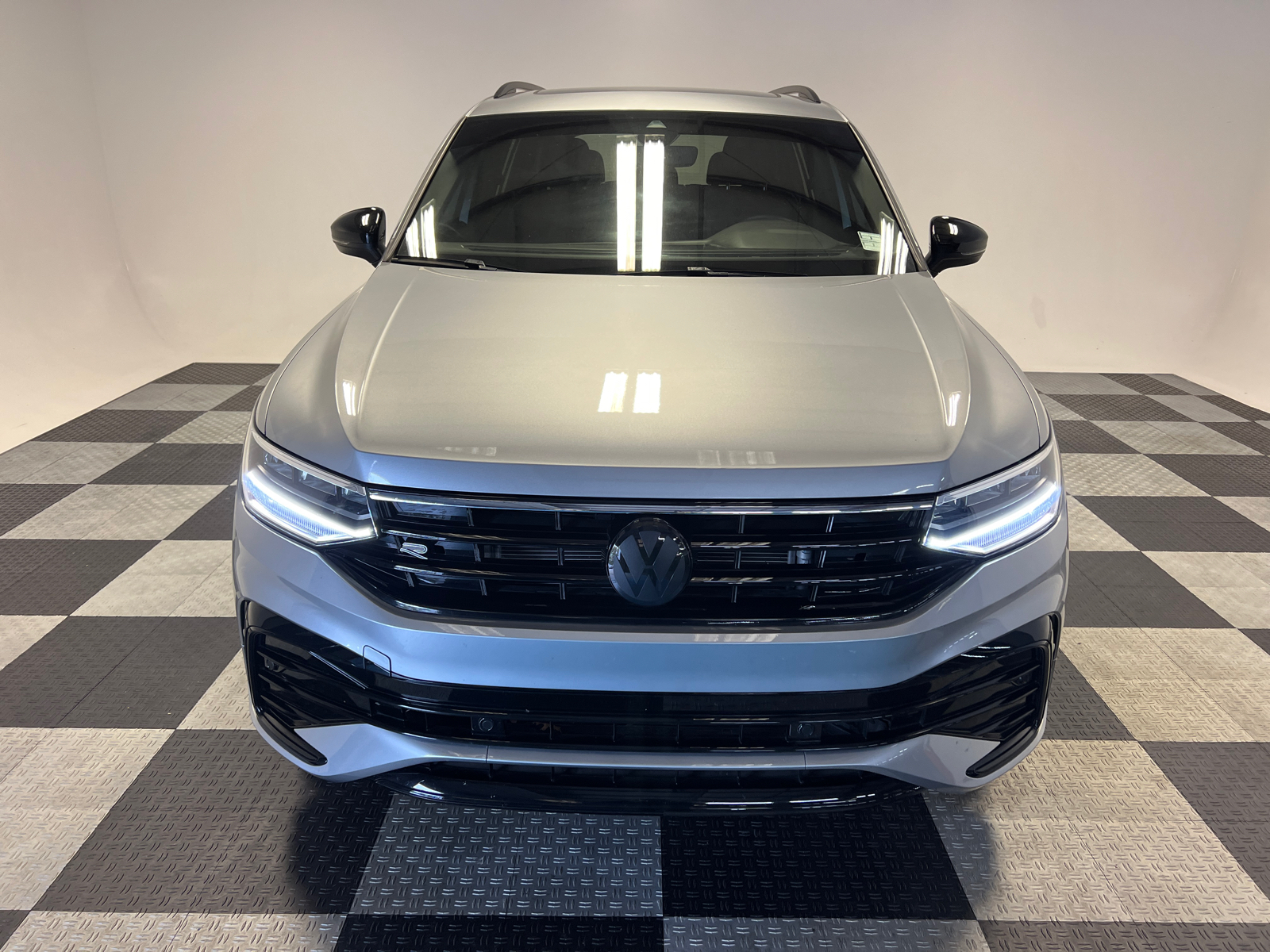 2023 Volkswagen Tiguan 2.0T SE R-Line Black 2