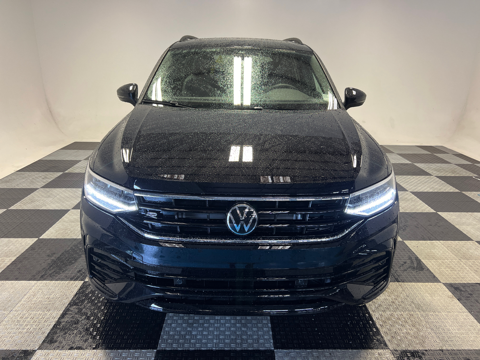 2024 Volkswagen Tiguan 2.0T SE R-Line Black 2