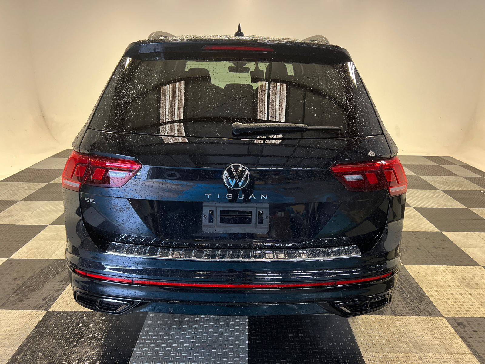 2024 Volkswagen Tiguan 2.0T SE R-Line Black 4