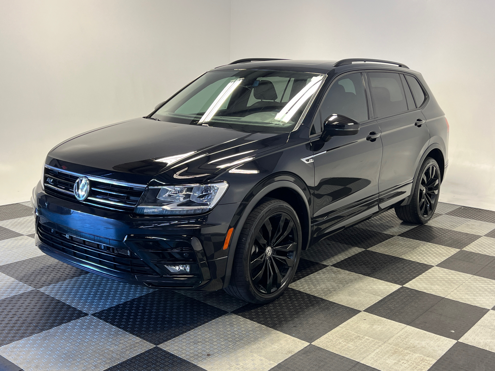 2021 Volkswagen Tiguan 2.0T SE R-Line Black 3