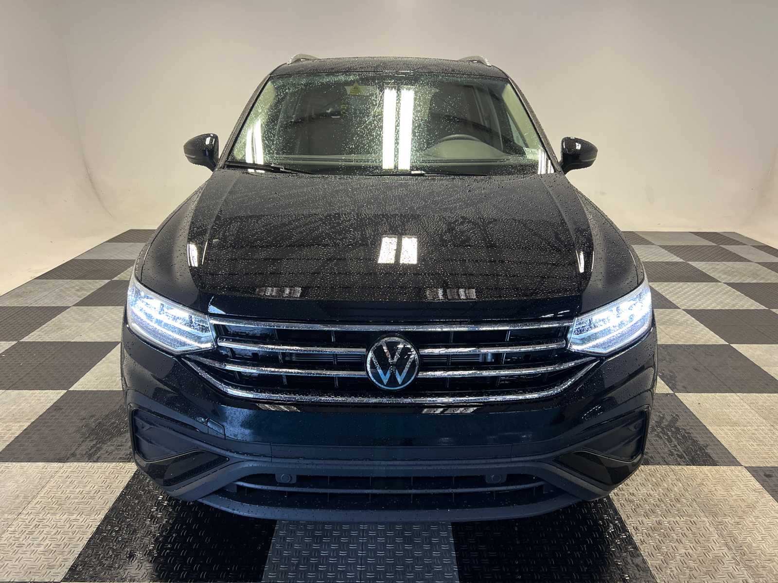 2024 Volkswagen Tiguan 2.0T SE 3