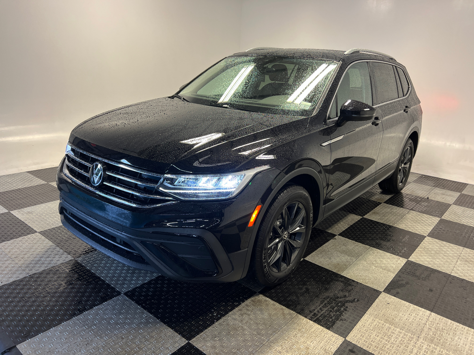 2024 Volkswagen Tiguan 2.0T SE 4