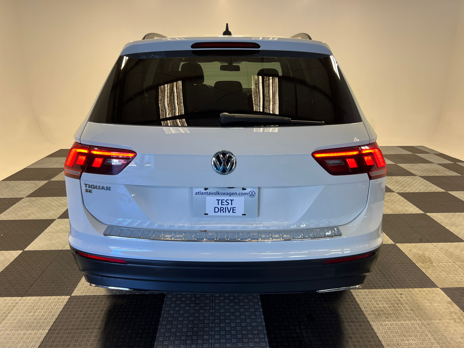 2019 Volkswagen Tiguan 2.0T SE 4