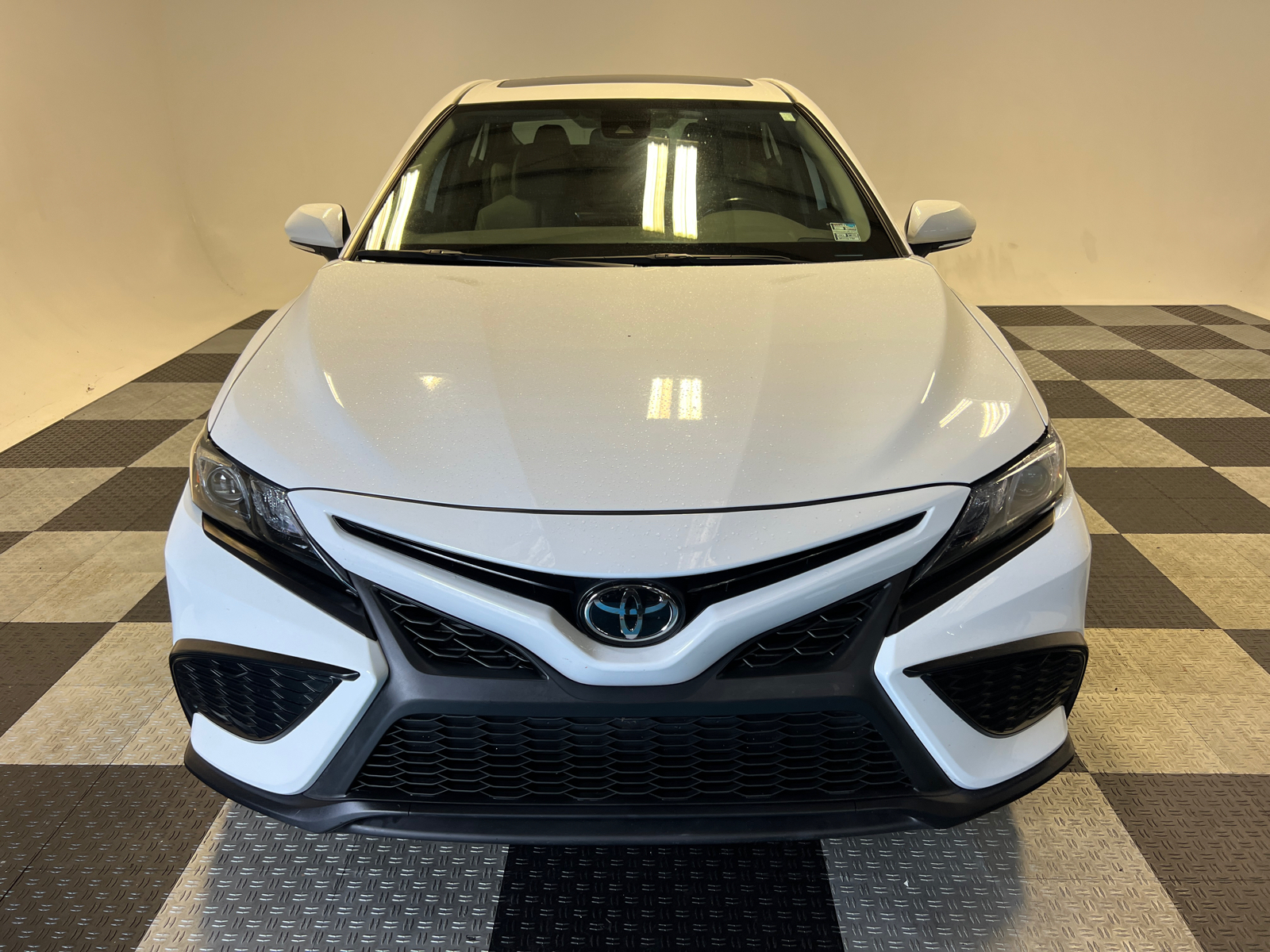 2022 Toyota Camry SE 2