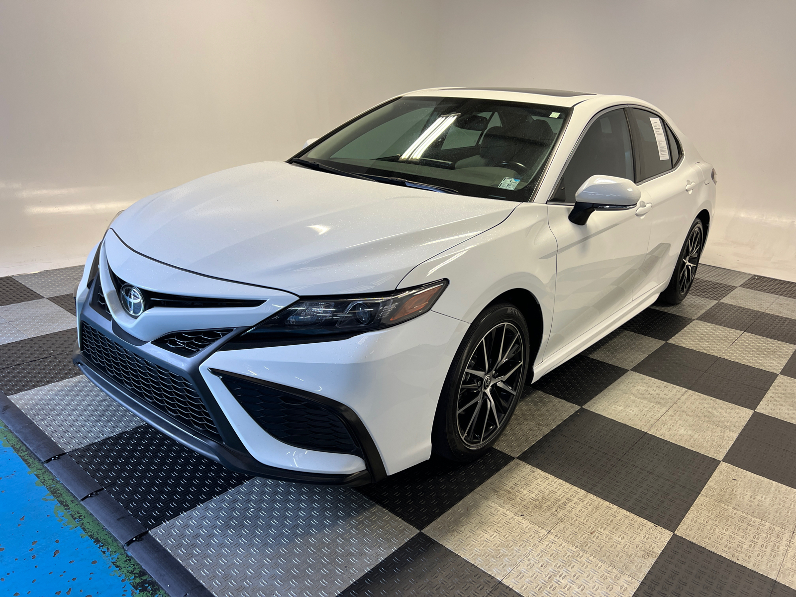 2022 Toyota Camry SE 3