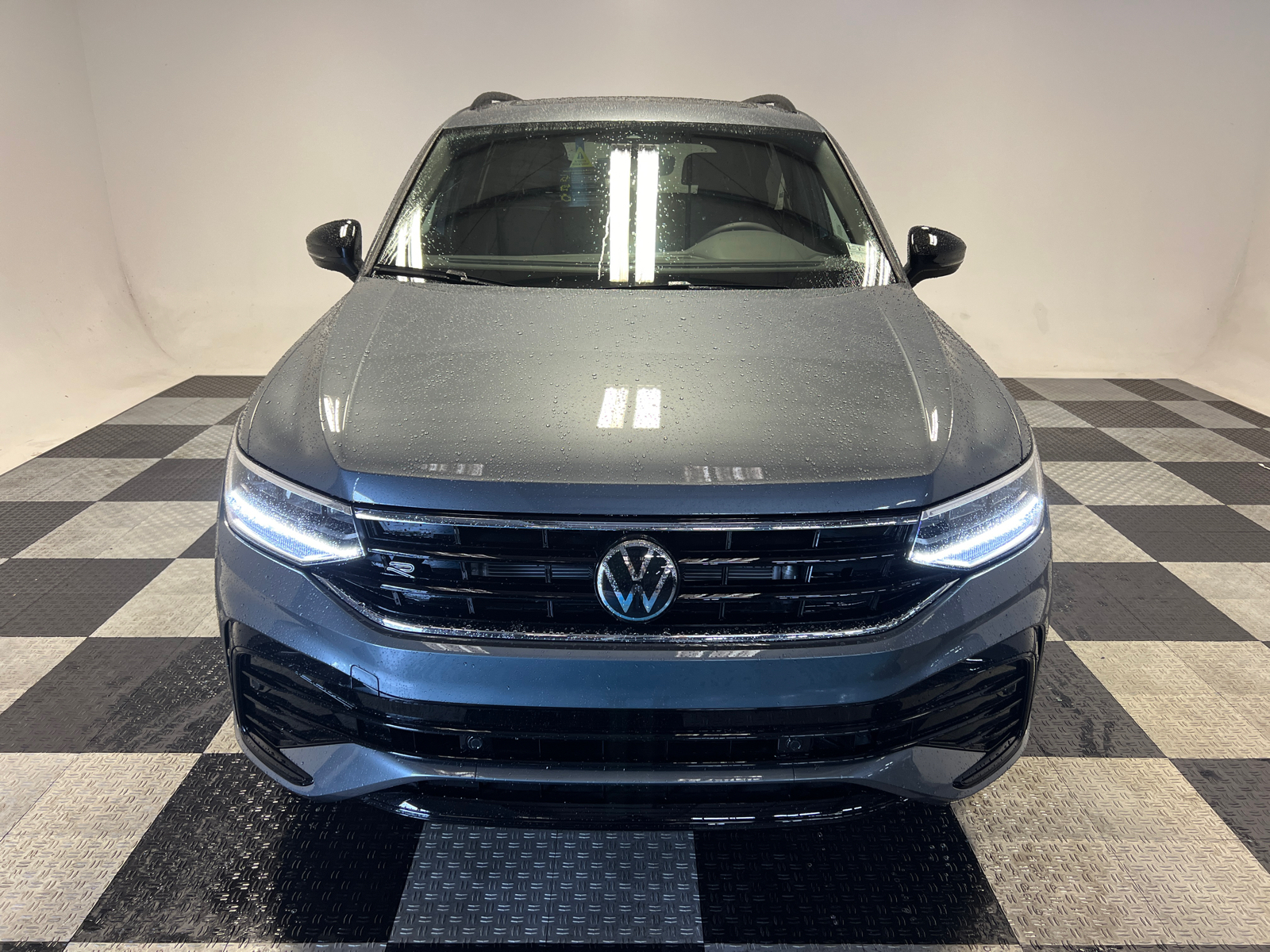 2024 Volkswagen Tiguan 2.0T SE R-Line Black 2