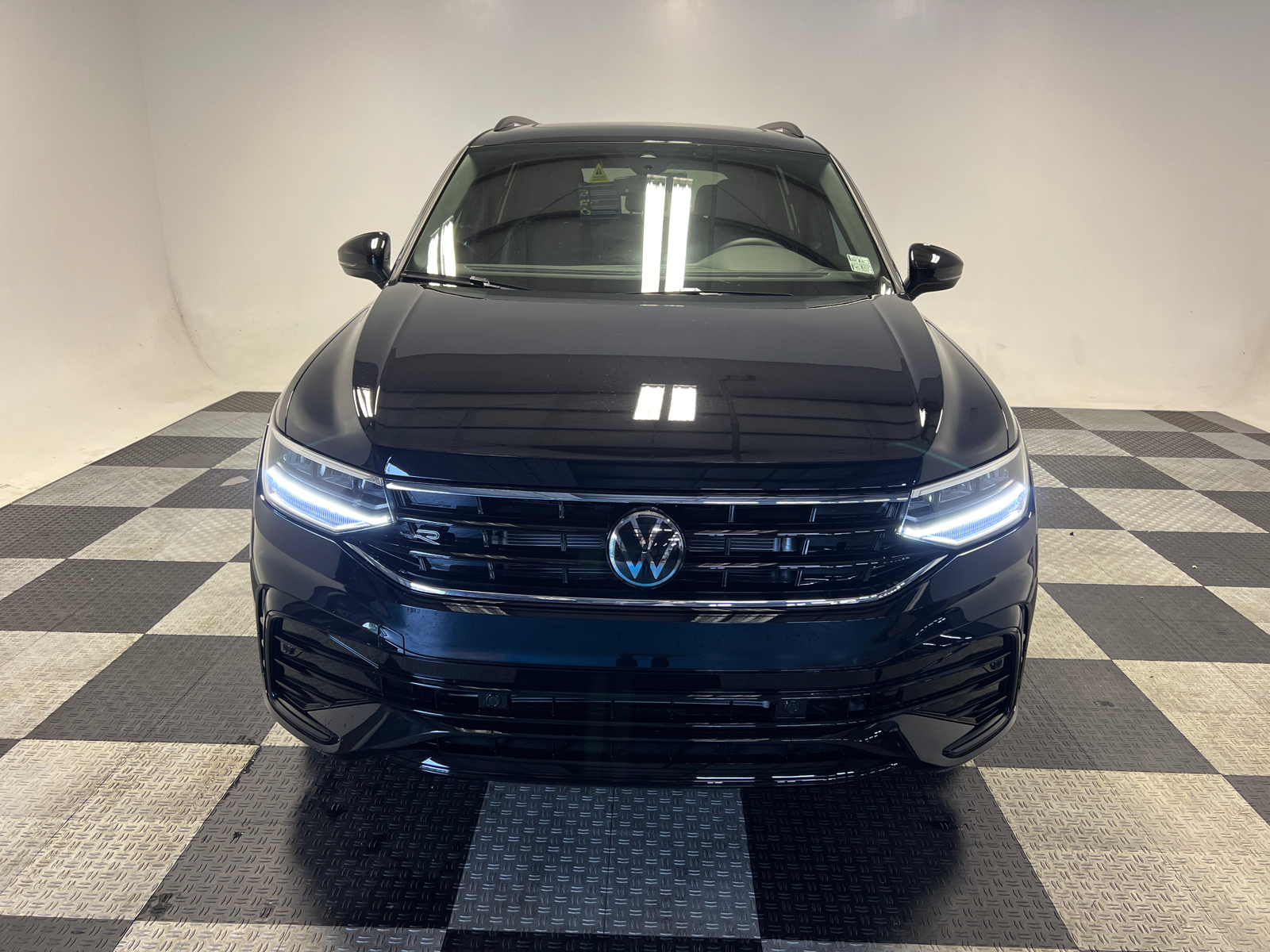 2024 Volkswagen Tiguan 2.0T SE R-Line Black 2