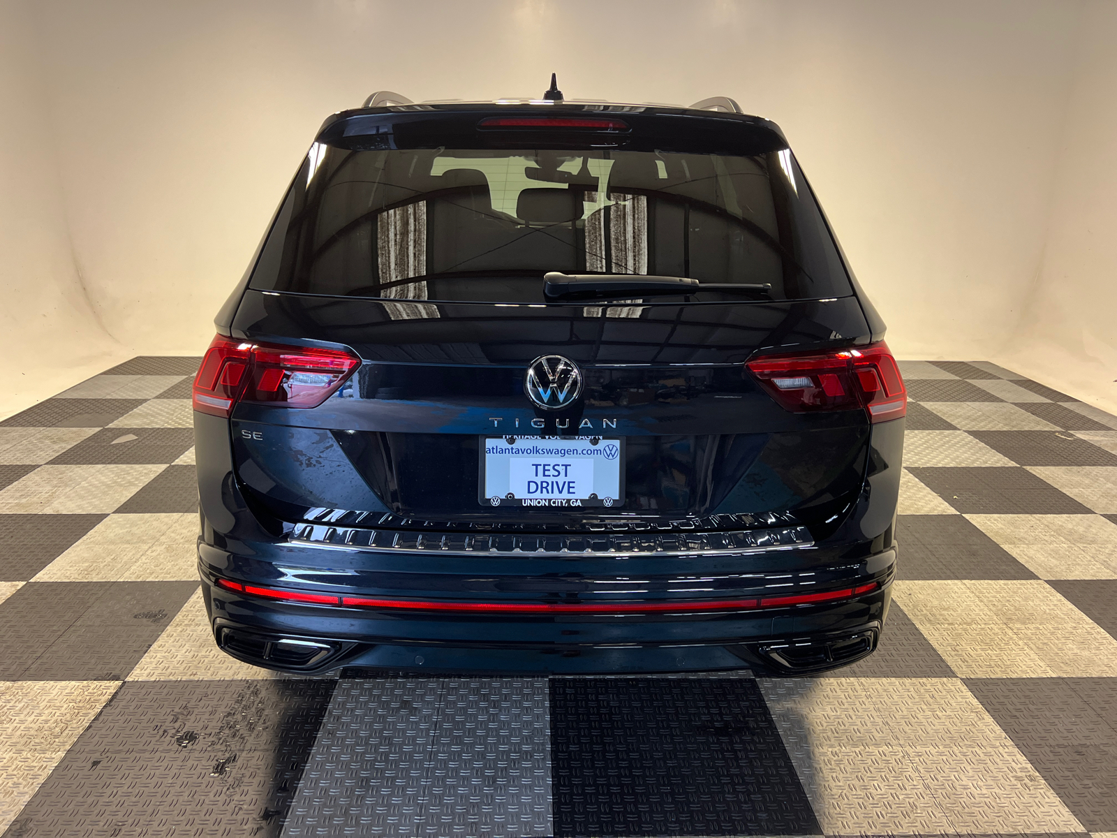 2024 Volkswagen Tiguan 2.0T SE R-Line Black 4