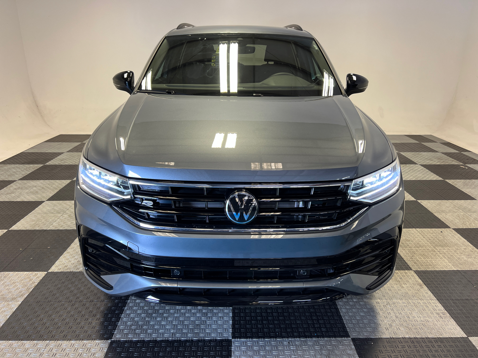 2024 Volkswagen Tiguan 2.0T SE R-Line Black 2