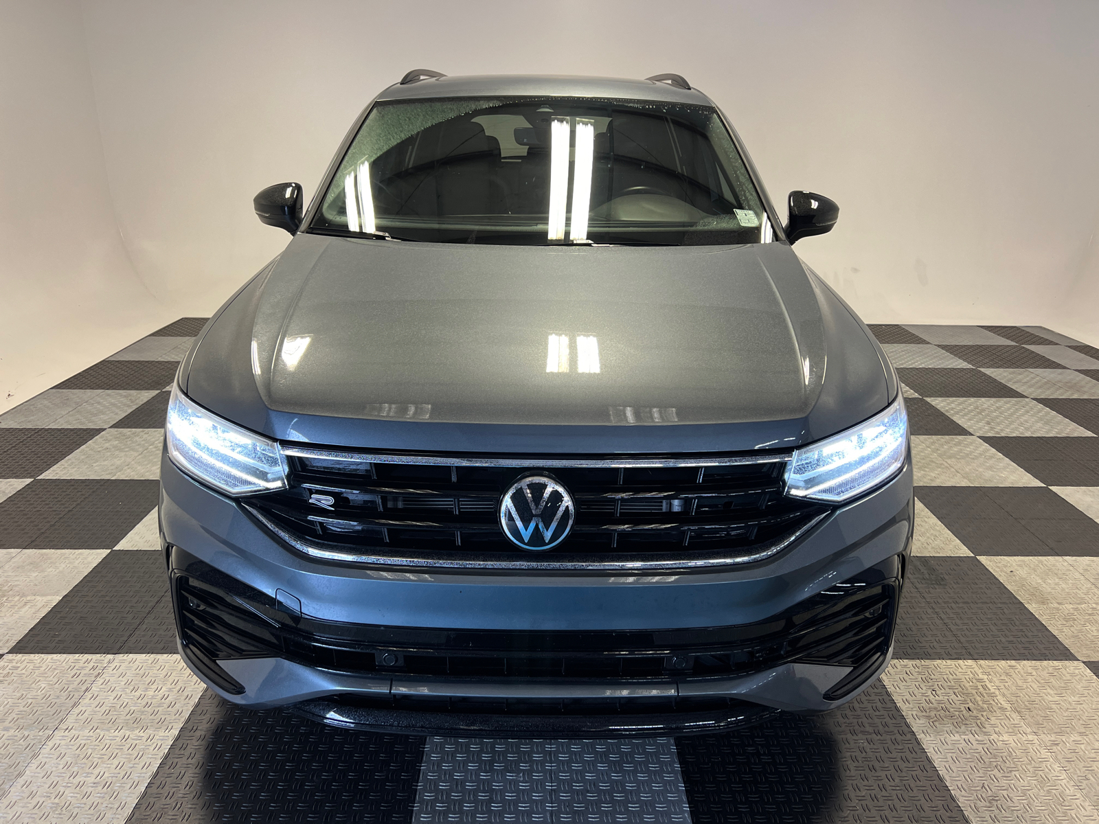 2023 Volkswagen Tiguan 2.0T SE R-Line Black 2