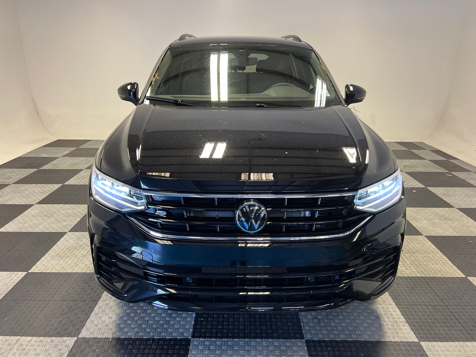 2024 Volkswagen Tiguan 2.0T SE R-Line Black 2