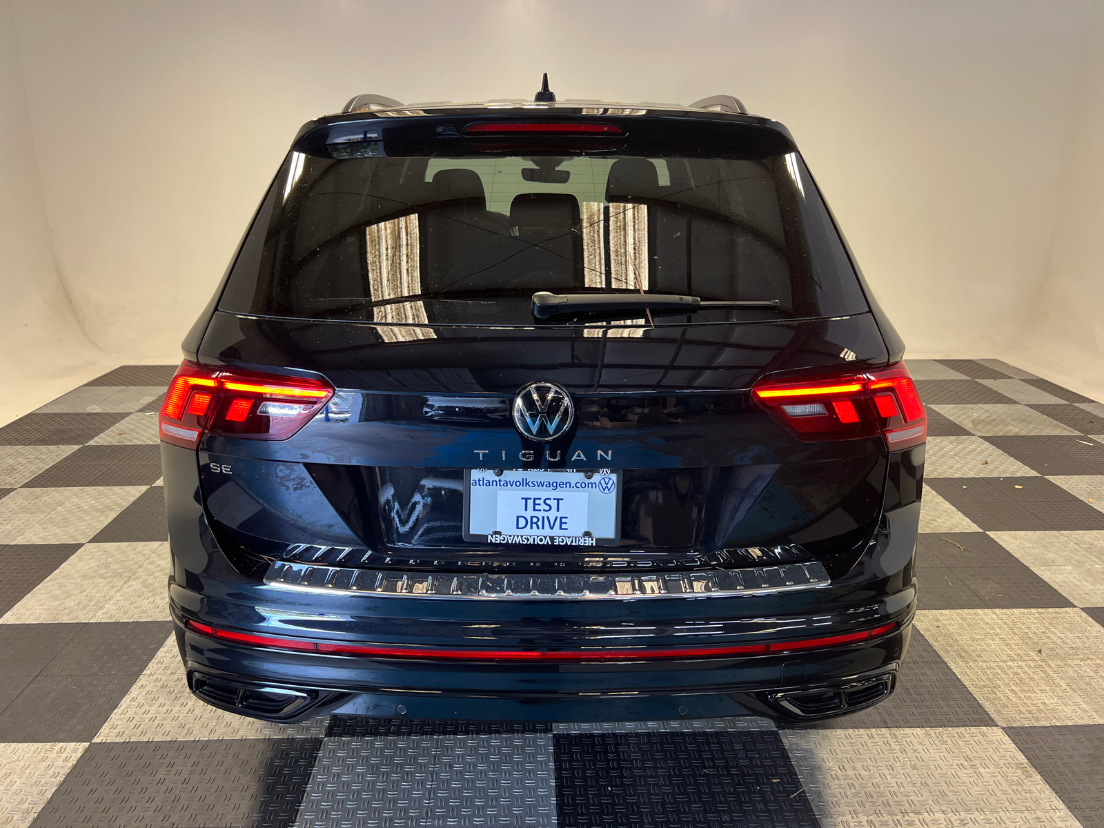 2024 Volkswagen Tiguan 2.0T SE R-Line Black 4