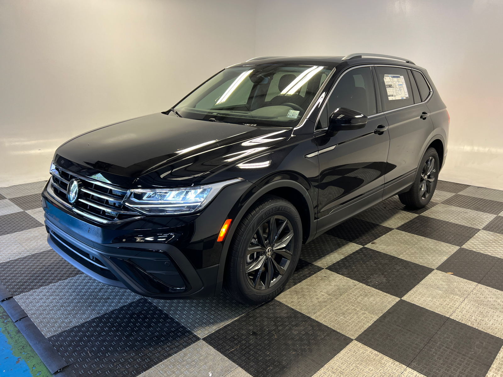 2024 Volkswagen Tiguan 2.0T SE 3