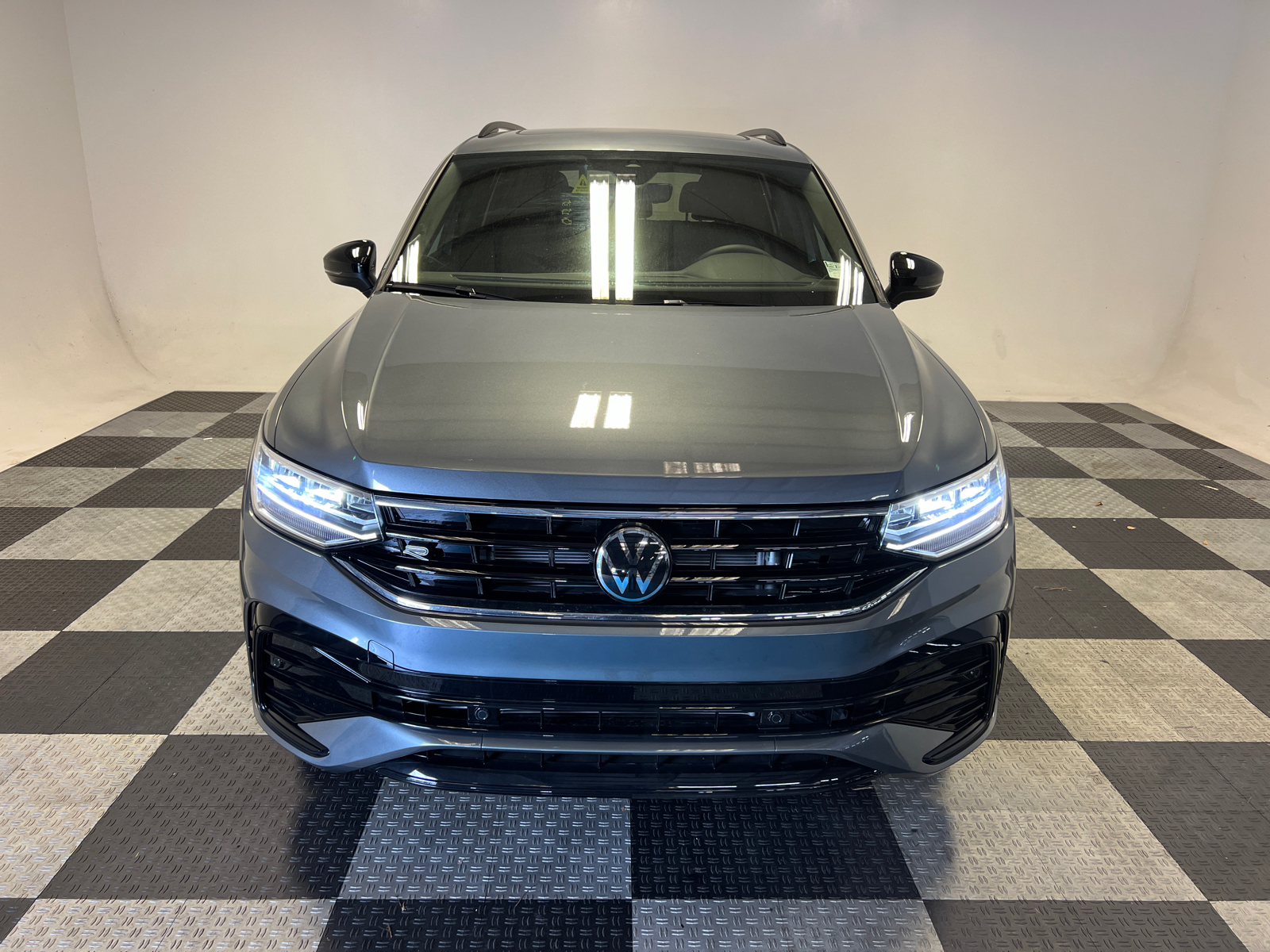 2024 Volkswagen Tiguan 2.0T SE R-Line Black 2