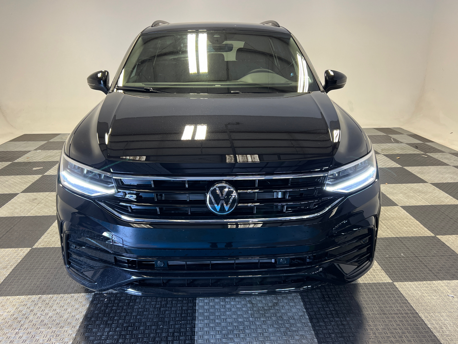 2024 Volkswagen Tiguan 2.0T SE R-Line Black 2