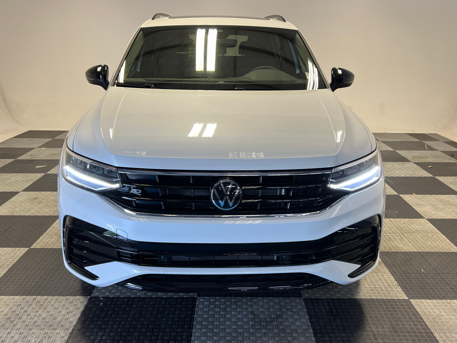 2024 Volkswagen Tiguan 2.0T SE R-Line Black 2