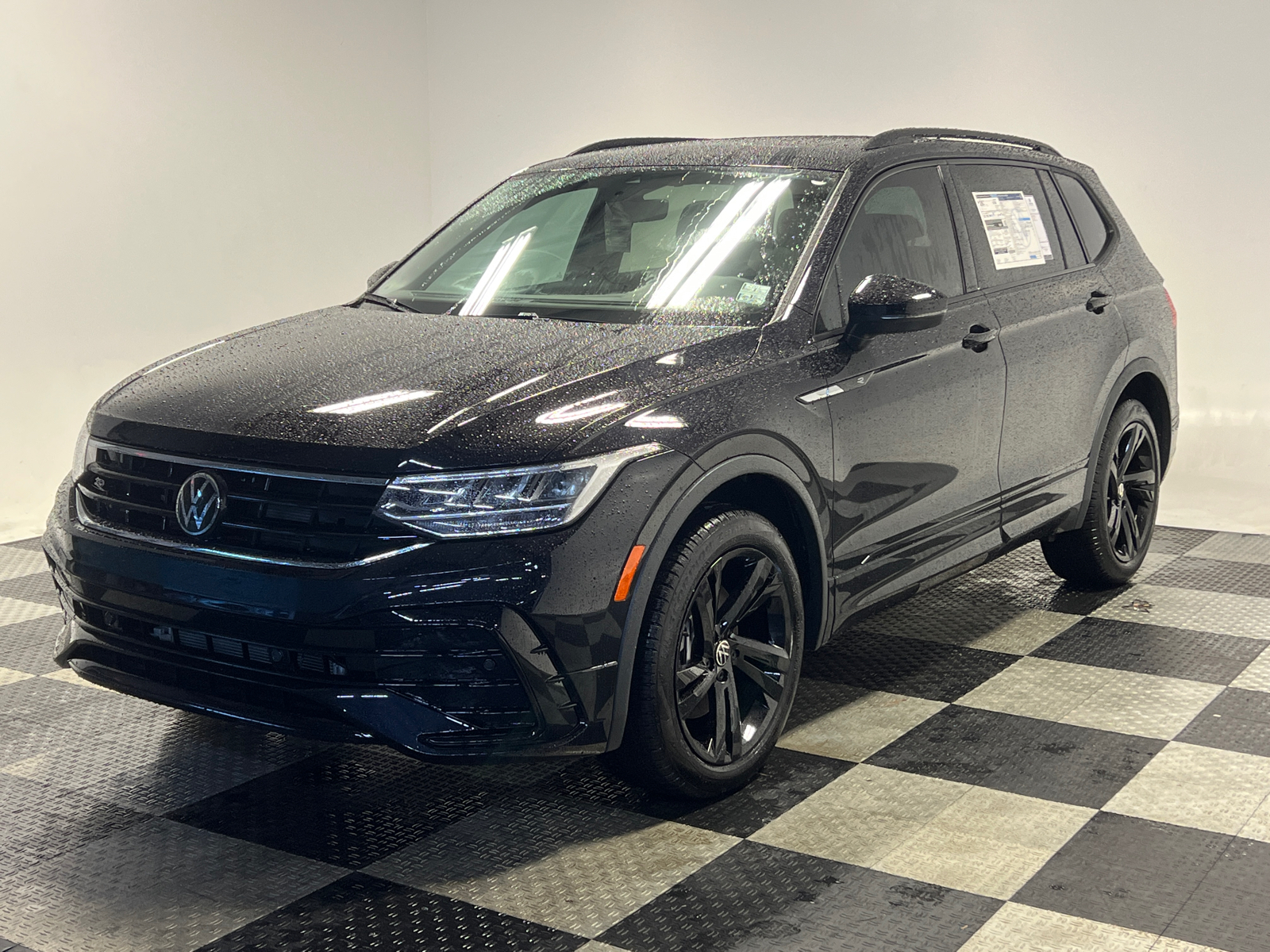 2024 Volkswagen Tiguan 2.0T SE R-Line Black 3