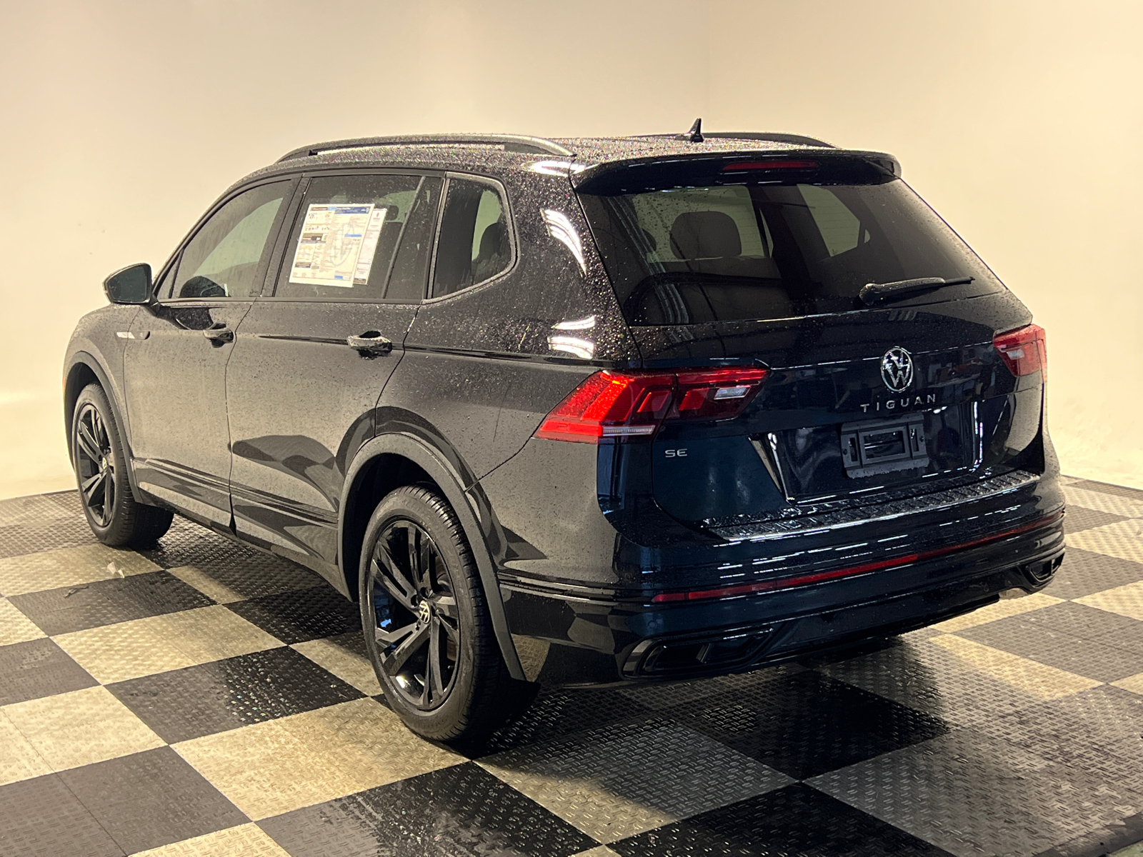 2024 Volkswagen Tiguan 2.0T SE R-Line Black 4