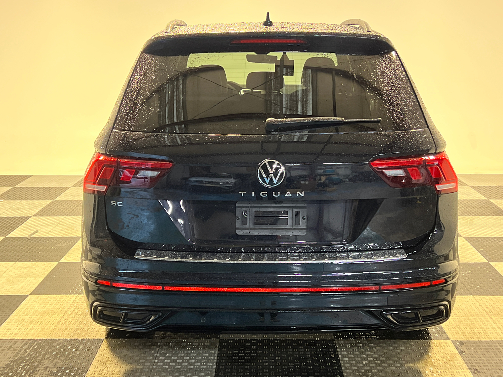 2024 Volkswagen Tiguan 2.0T SE R-Line Black 5