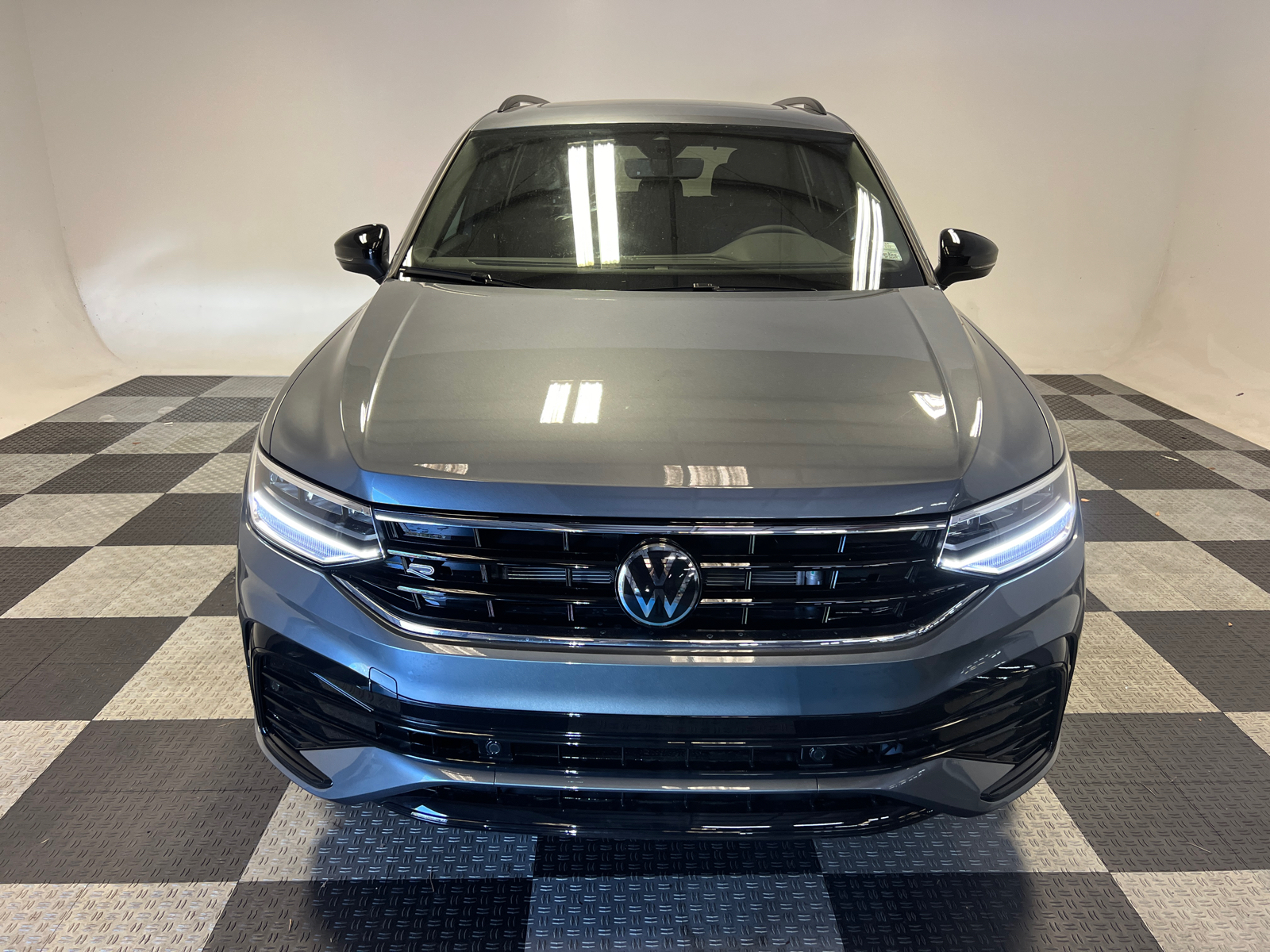 2024 Volkswagen Tiguan 2.0T SE R-Line Black 2