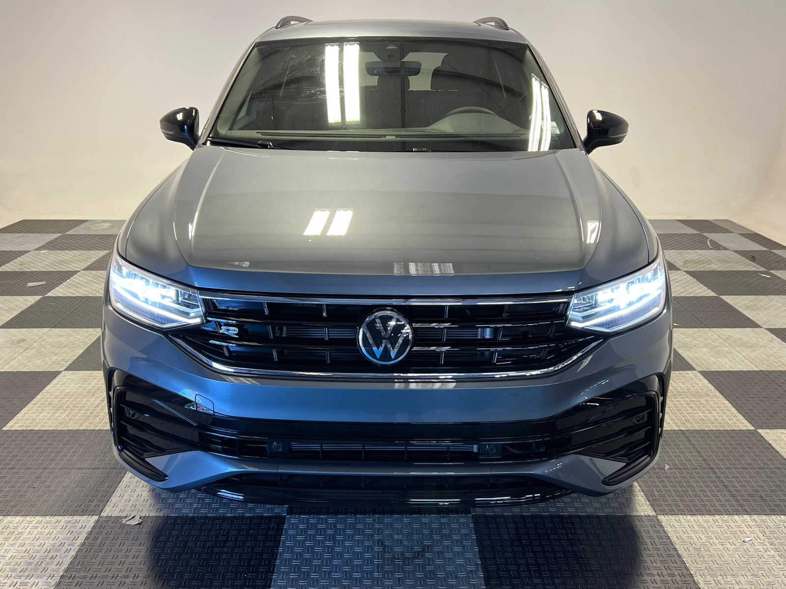 2024 Volkswagen Tiguan 2.0T SE R-Line Black 2