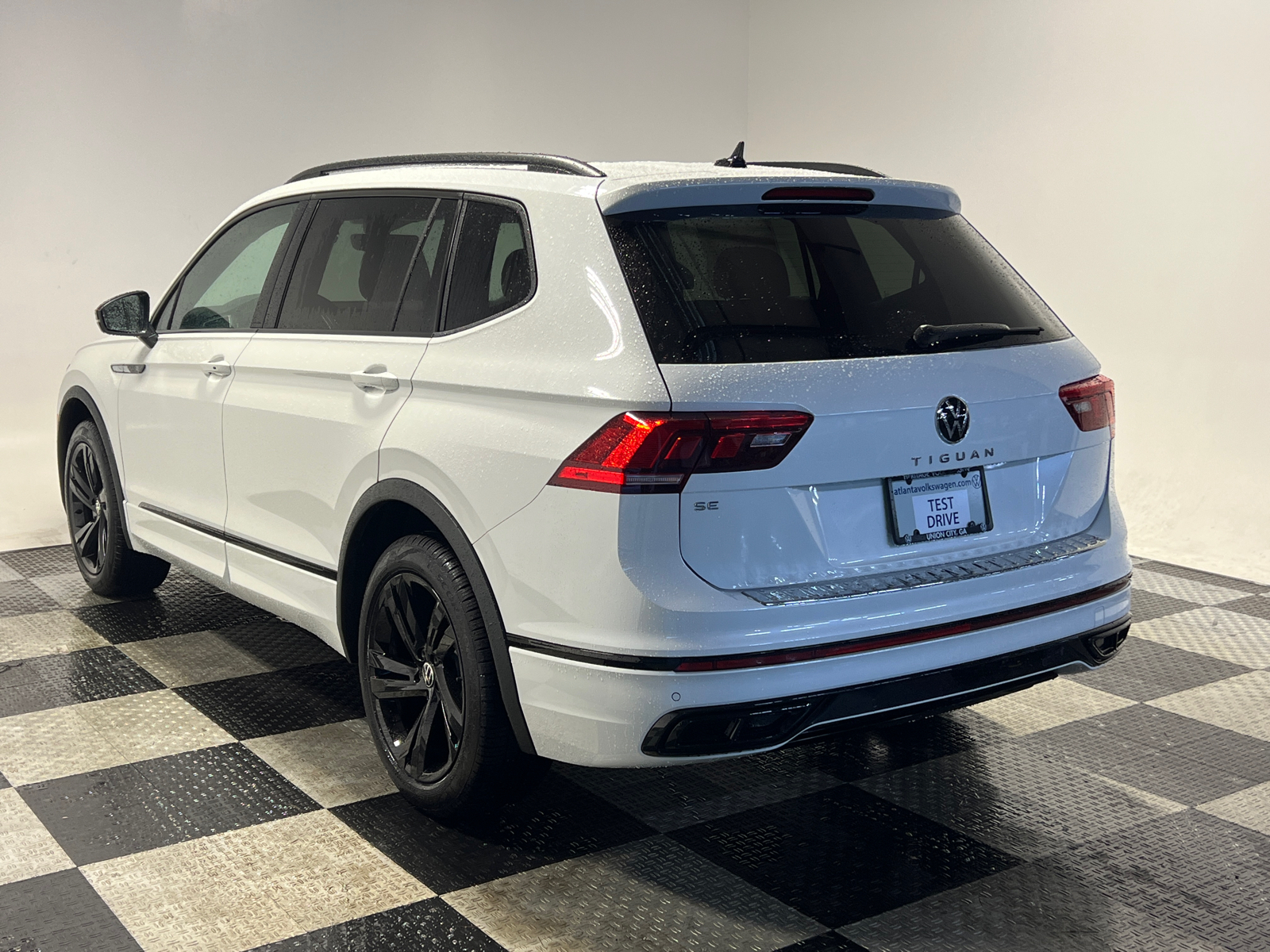 2024 Volkswagen Tiguan 2.0T SE R-Line Black 4