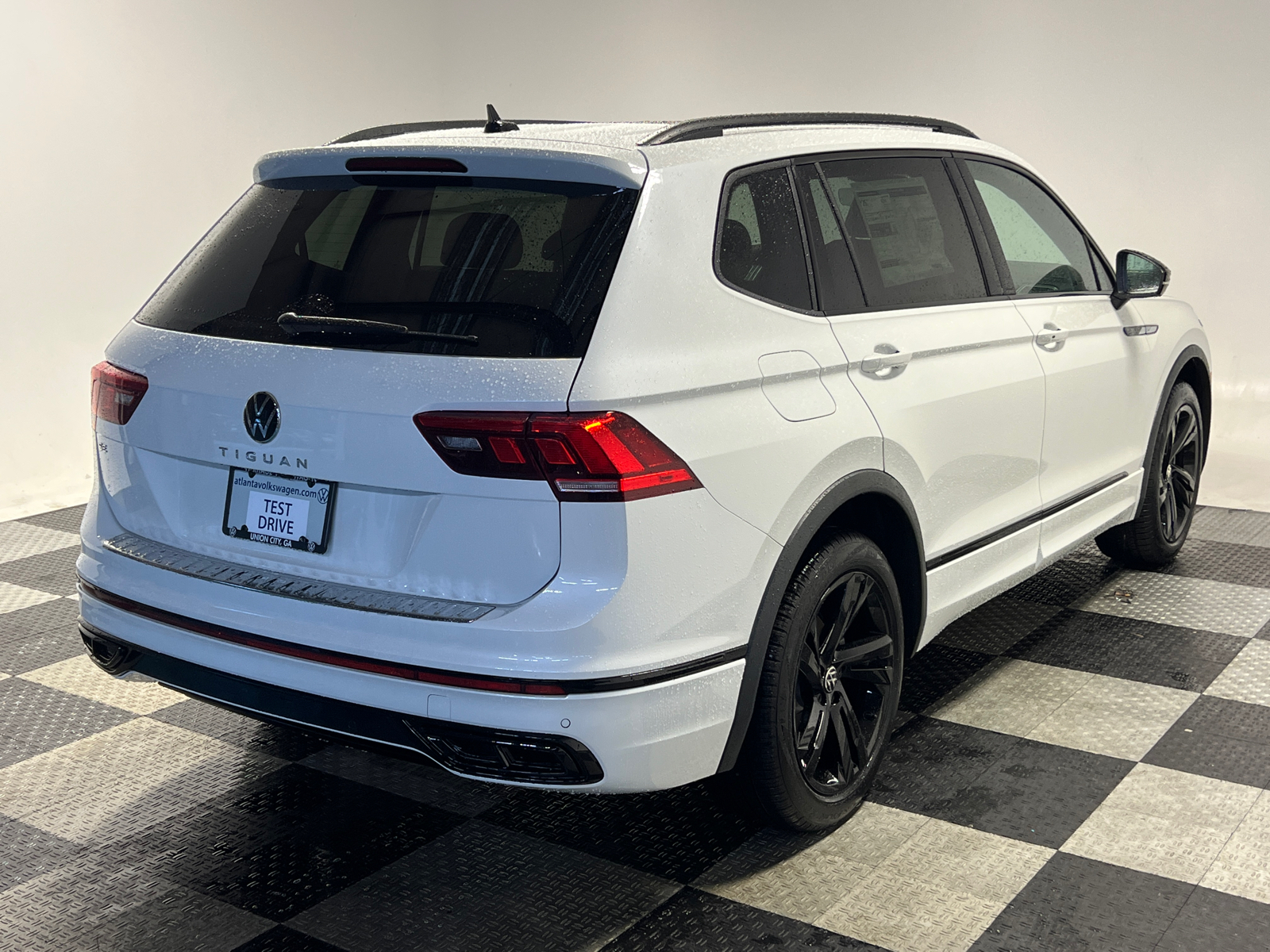 2024 Volkswagen Tiguan 2.0T SE R-Line Black 6