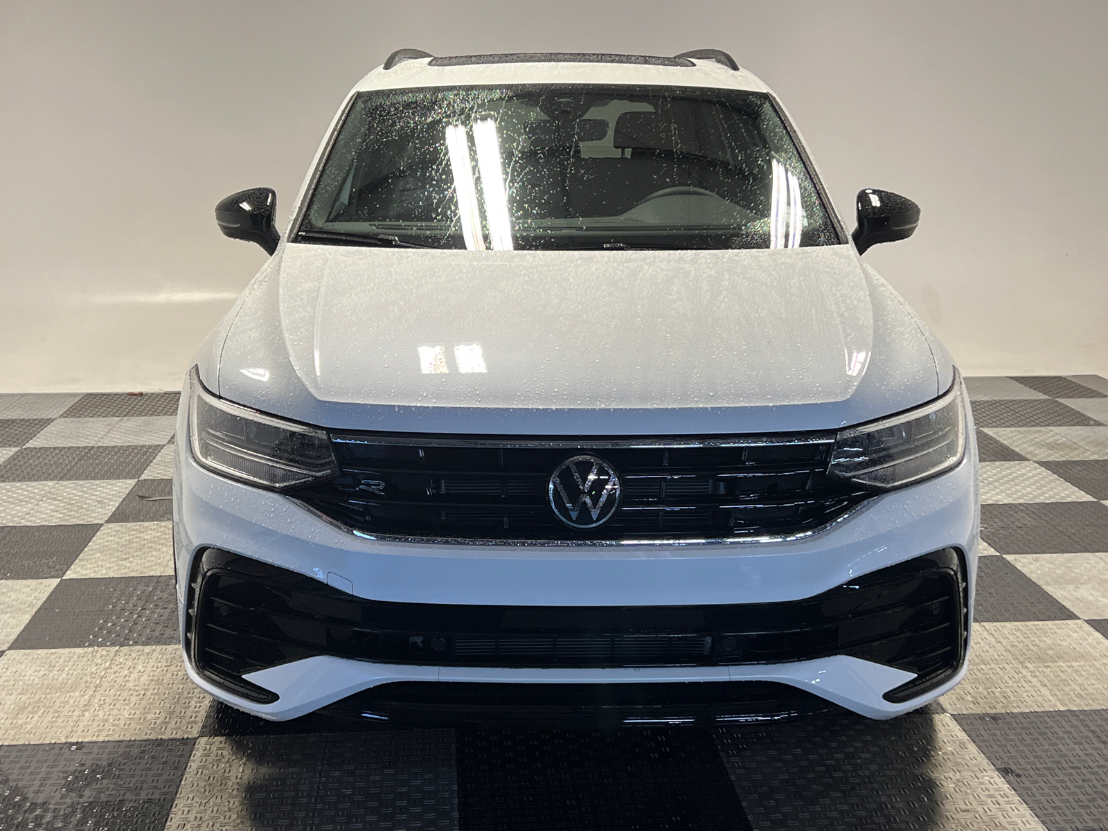 2024 Volkswagen Tiguan 2.0T SE R-Line Black 2