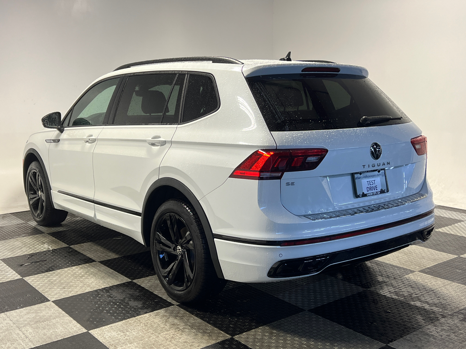 2024 Volkswagen Tiguan 2.0T SE R-Line Black 4