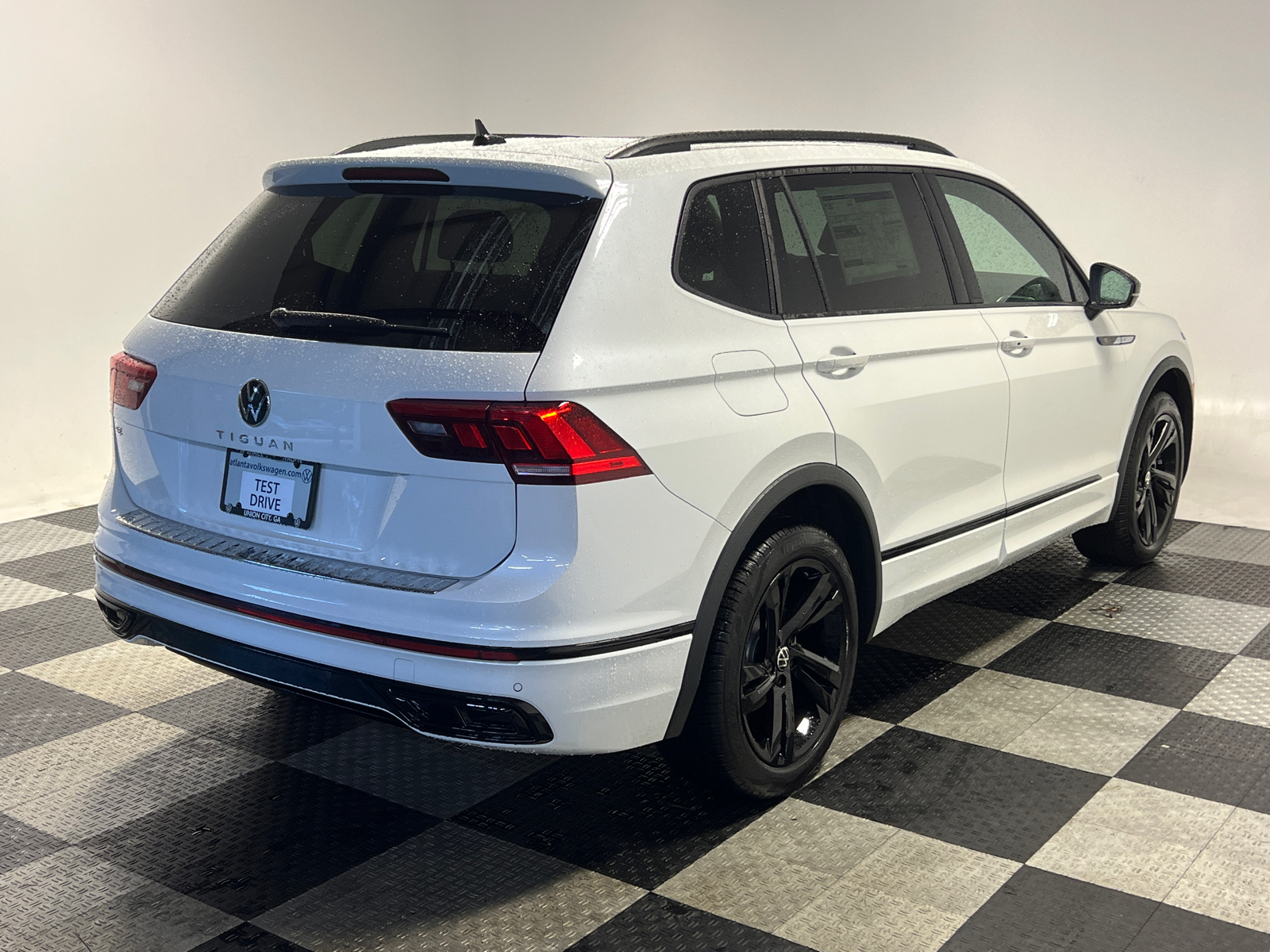 2024 Volkswagen Tiguan 2.0T SE R-Line Black 6