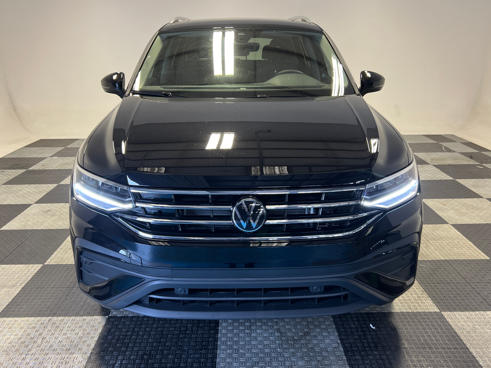 2024 Volkswagen Tiguan 2.0T SE 2