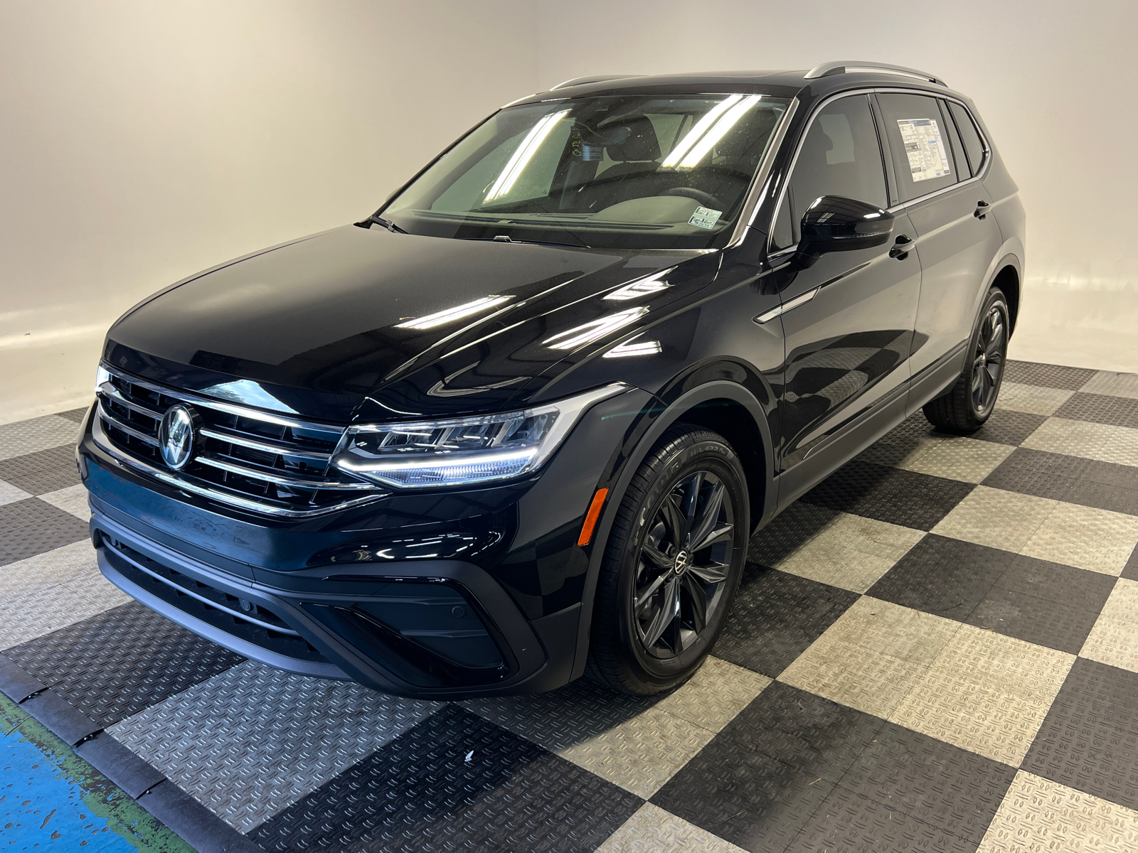 2024 Volkswagen Tiguan 2.0T SE 3