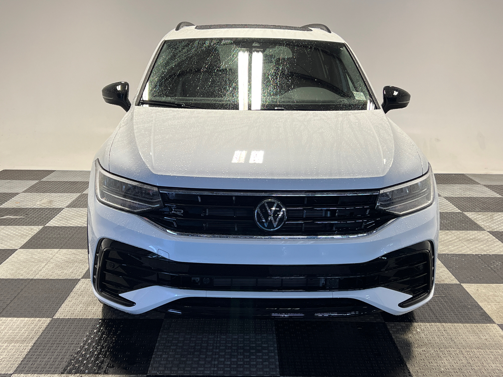 2024 Volkswagen Tiguan 2.0T SE R-Line Black 2