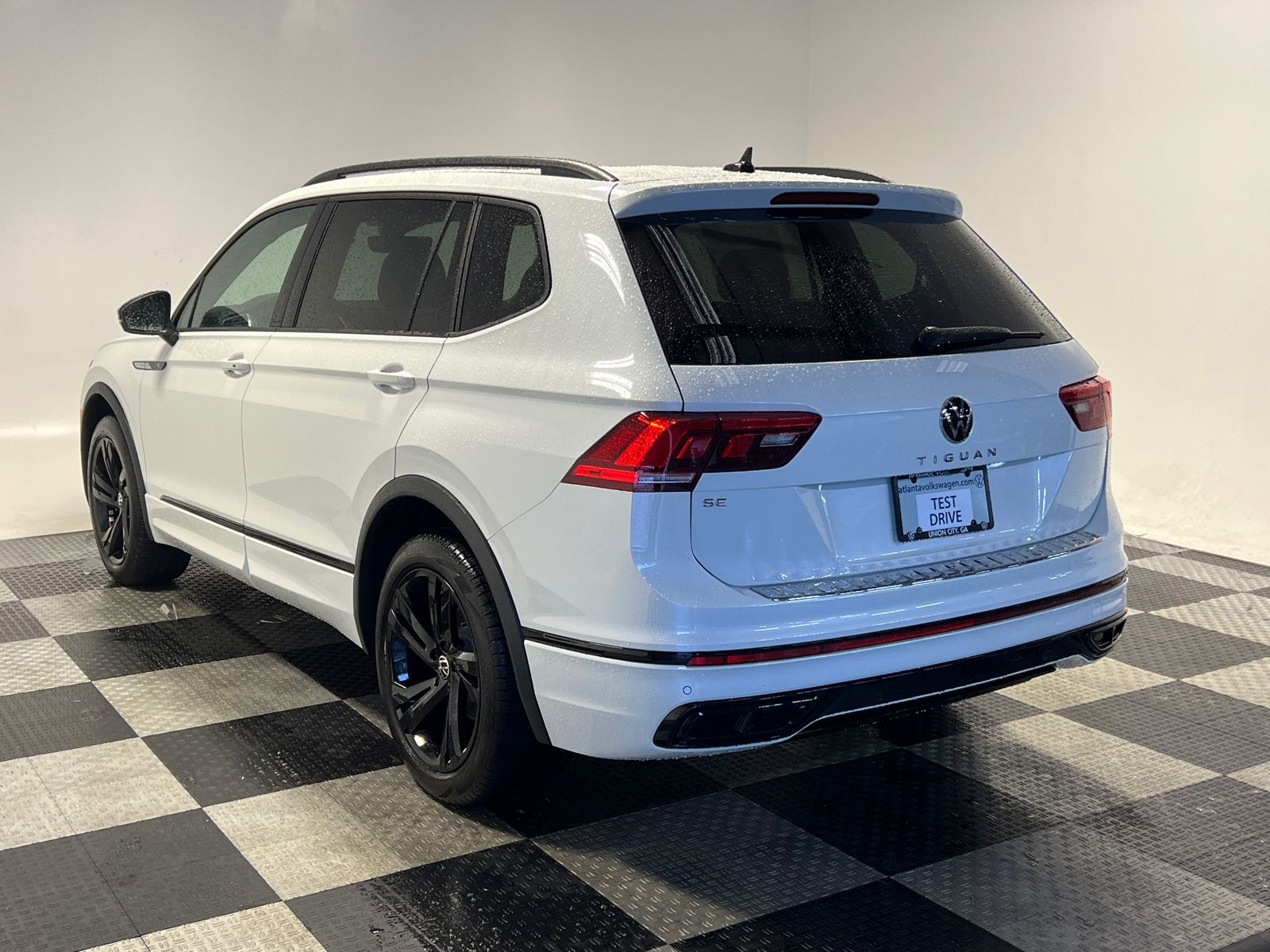 2024 Volkswagen Tiguan 2.0T SE R-Line Black 4