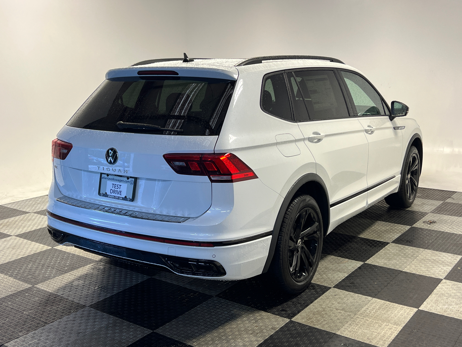 2024 Volkswagen Tiguan 2.0T SE R-Line Black 6