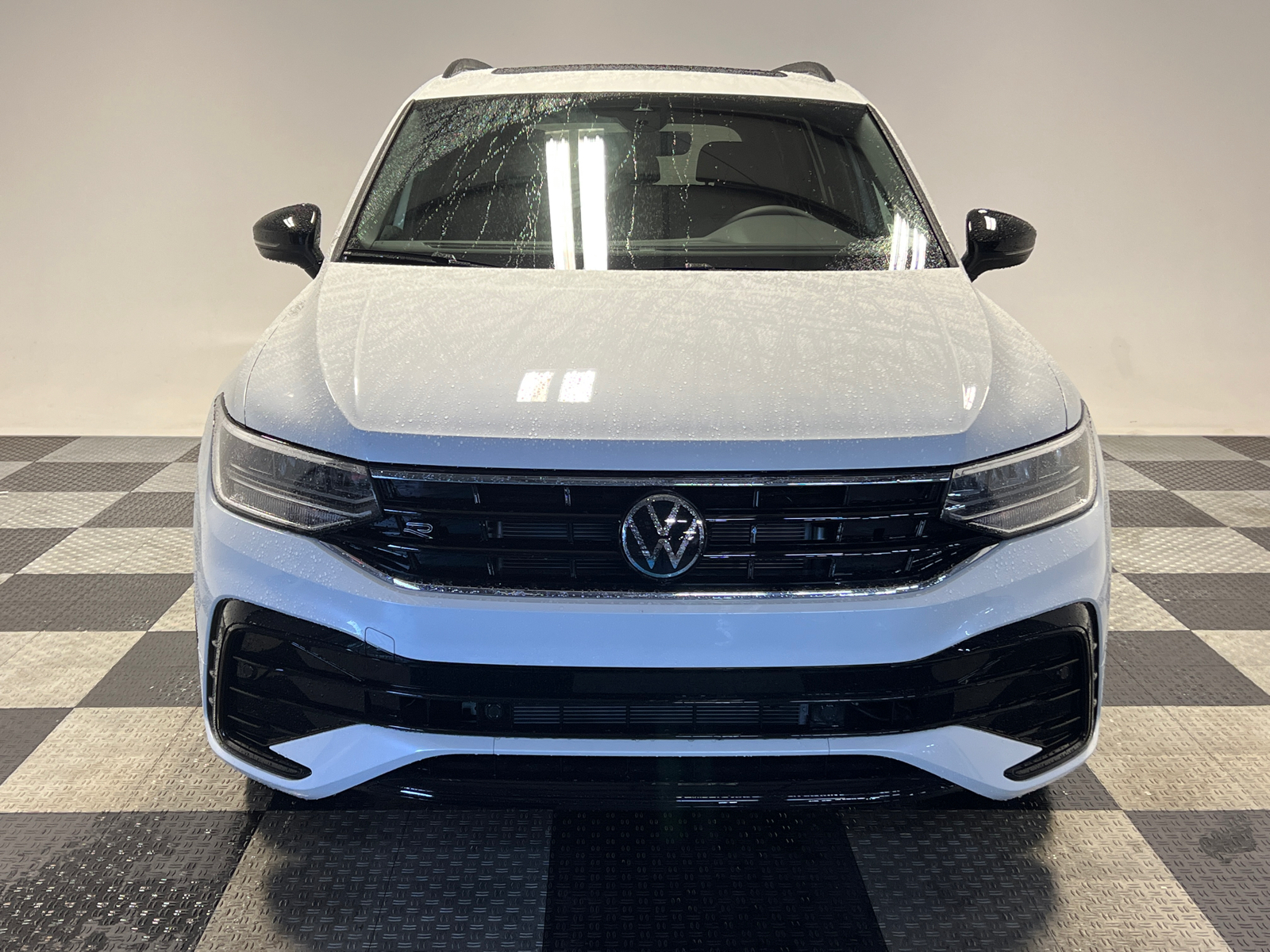 2024 Volkswagen Tiguan 2.0T SE R-Line Black 2