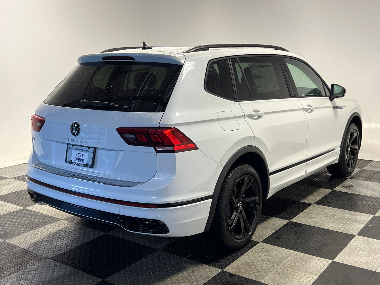 2024 Volkswagen Tiguan 2.0T SE R-Line Black 6