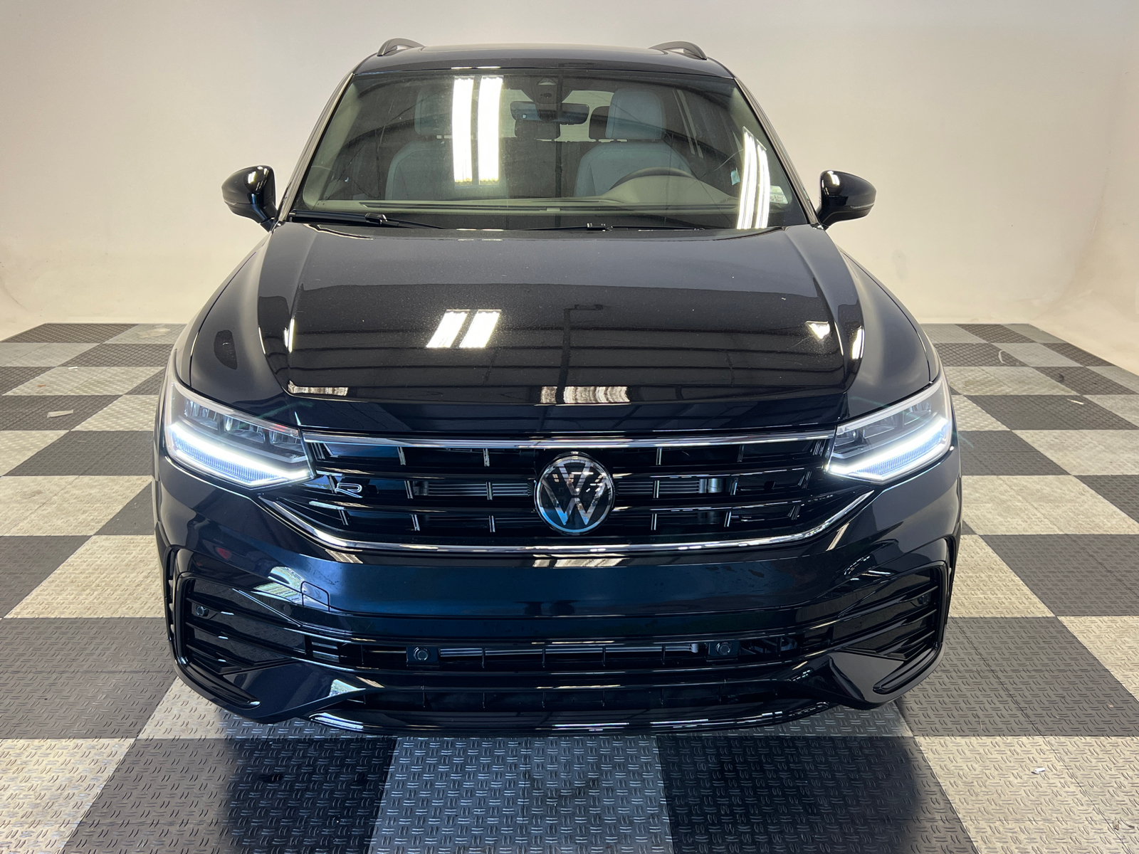 2024 Volkswagen Tiguan 2.0T SE R-Line Black 2