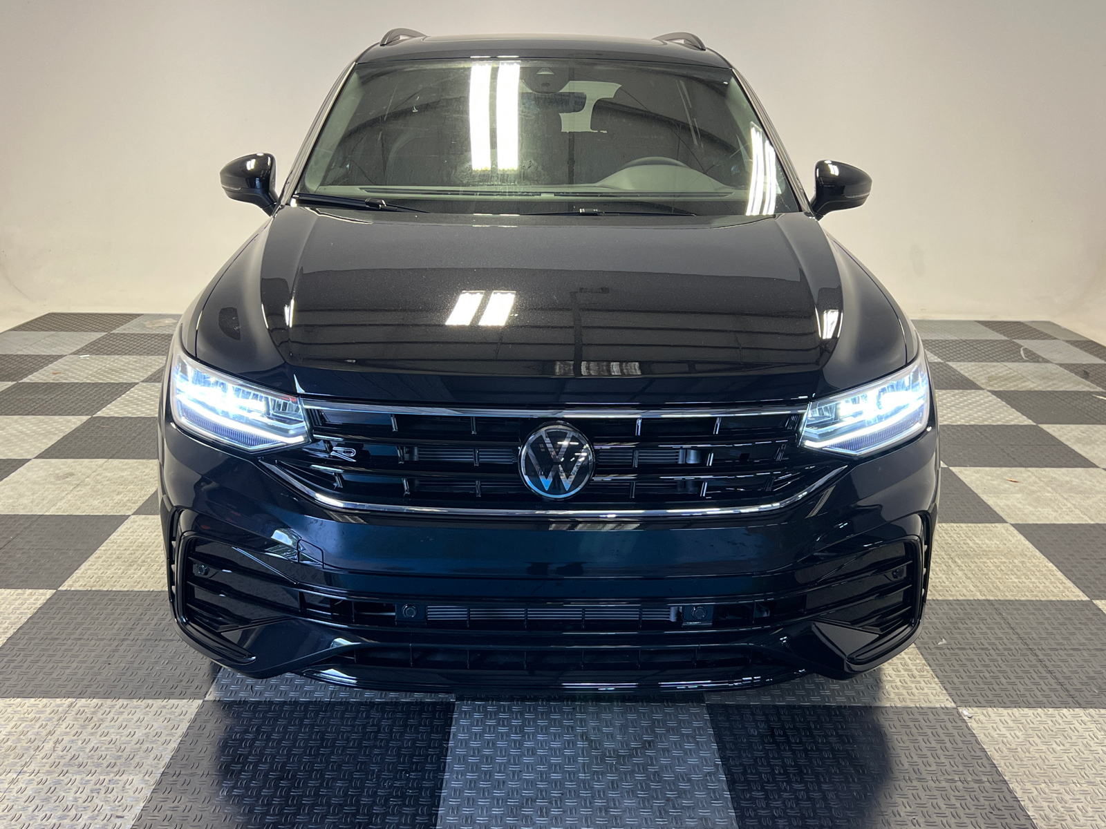 2024 Volkswagen Tiguan 2.0T SE R-Line Black 2