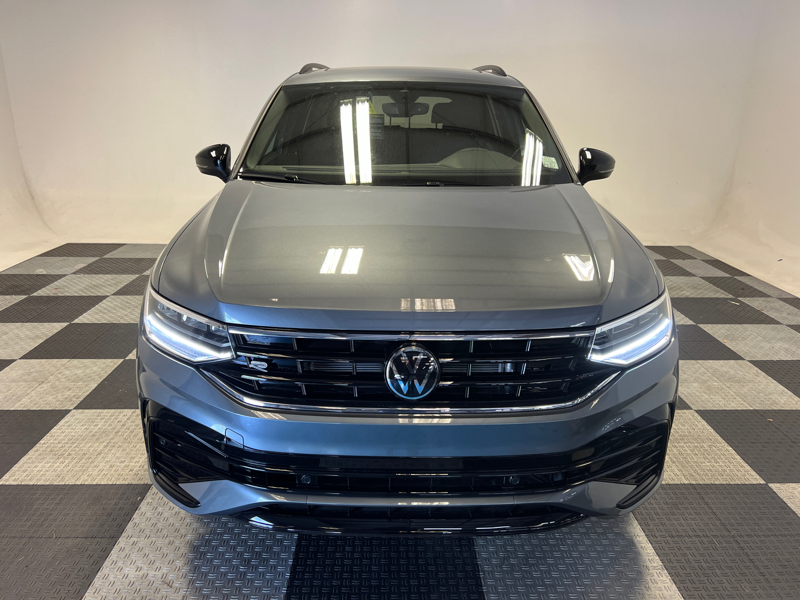 2024 Volkswagen Tiguan 2.0T SE R-Line Black 2