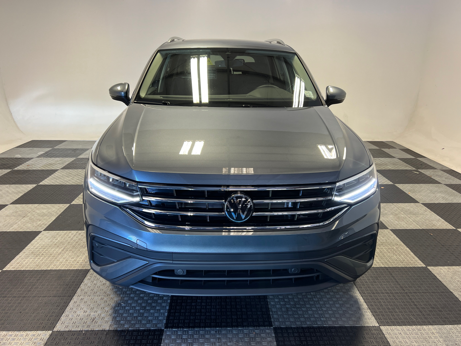 2024 Volkswagen Tiguan 2.0T SE 2