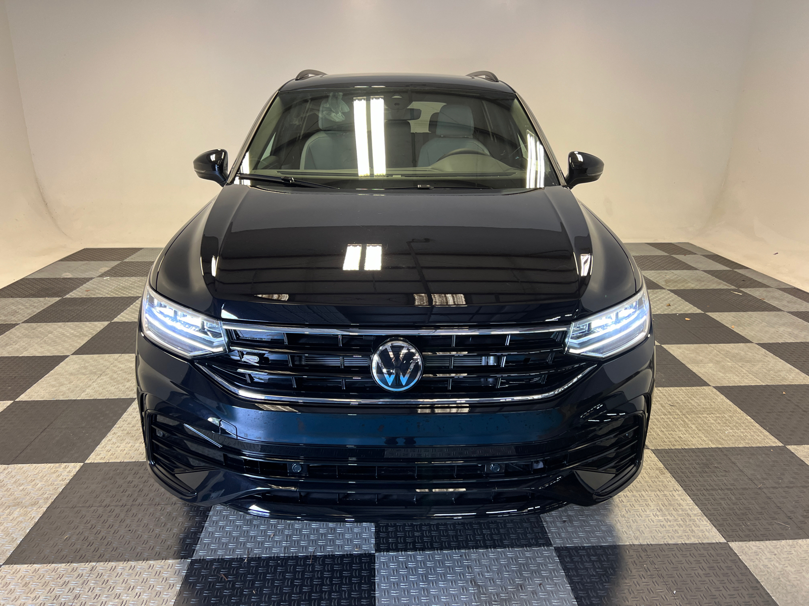 2024 Volkswagen Tiguan 2.0T SE R-Line Black 2