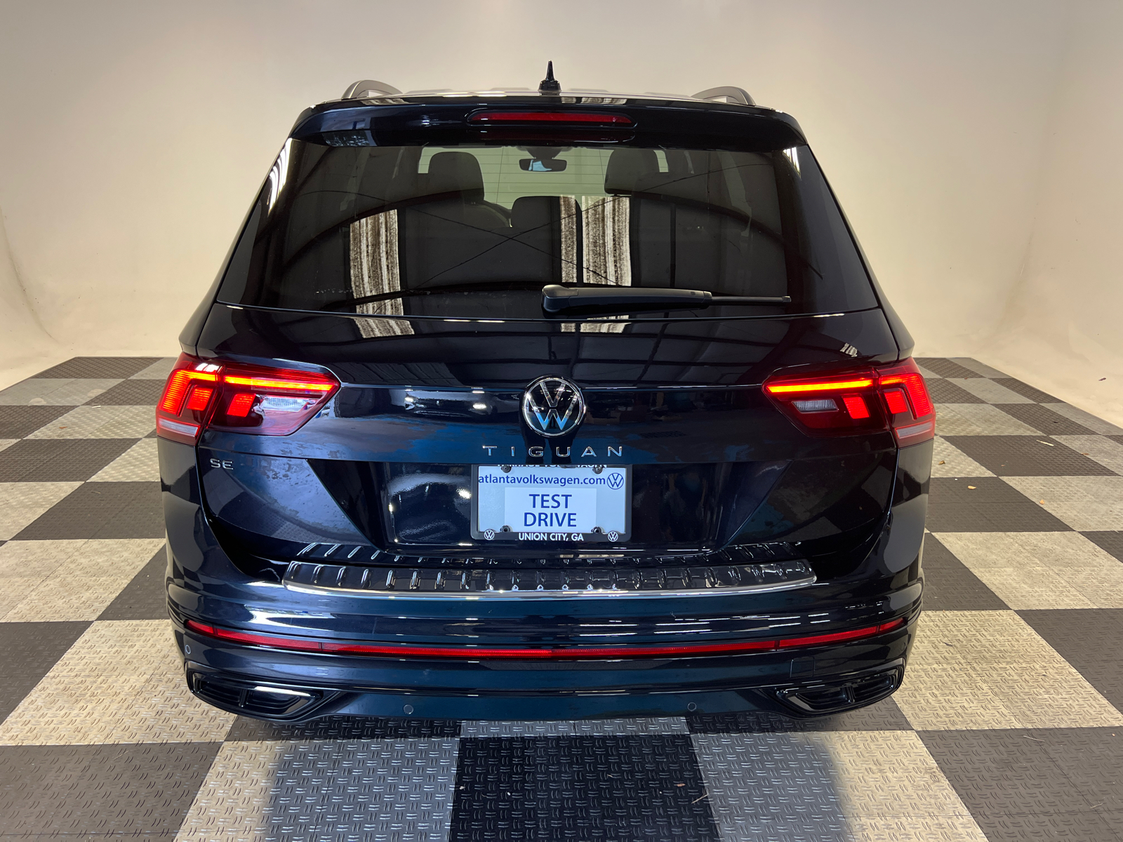 2024 Volkswagen Tiguan 2.0T SE R-Line Black 4