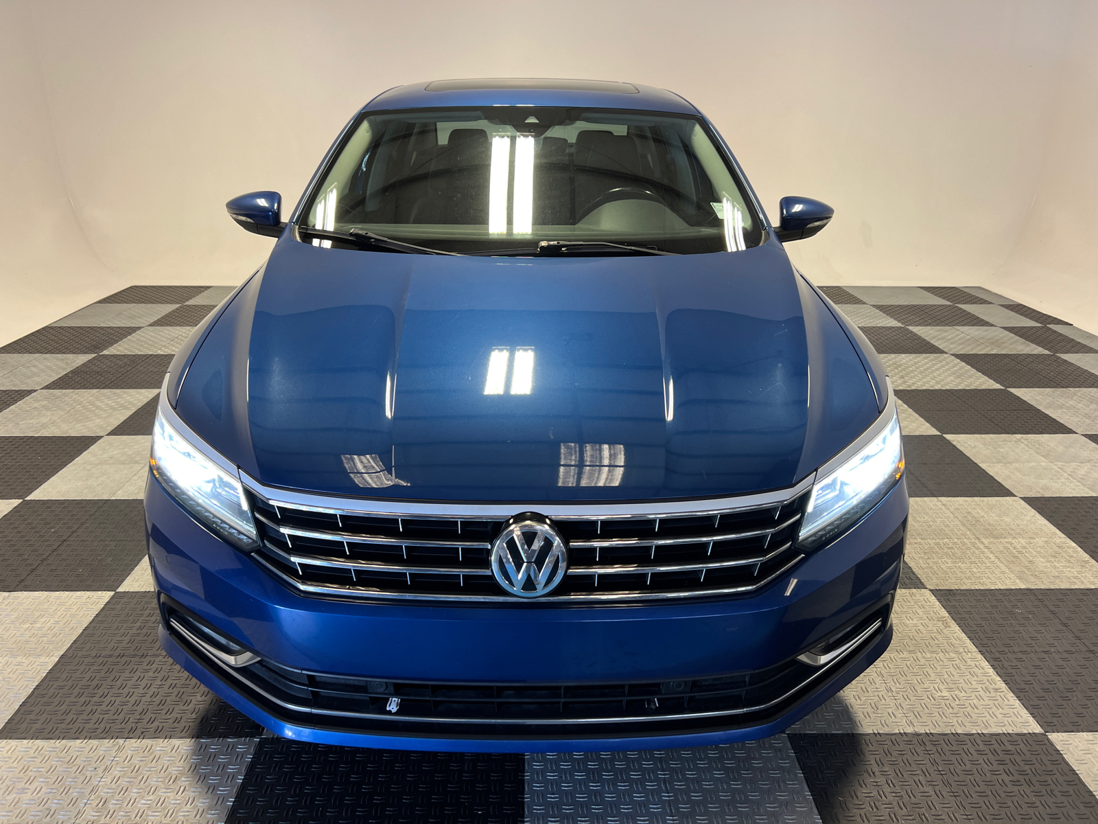 2017 Volkswagen Passat SEL Premium 2