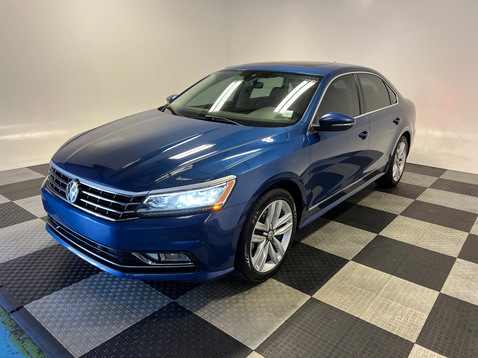 2017 Volkswagen Passat SEL Premium 3