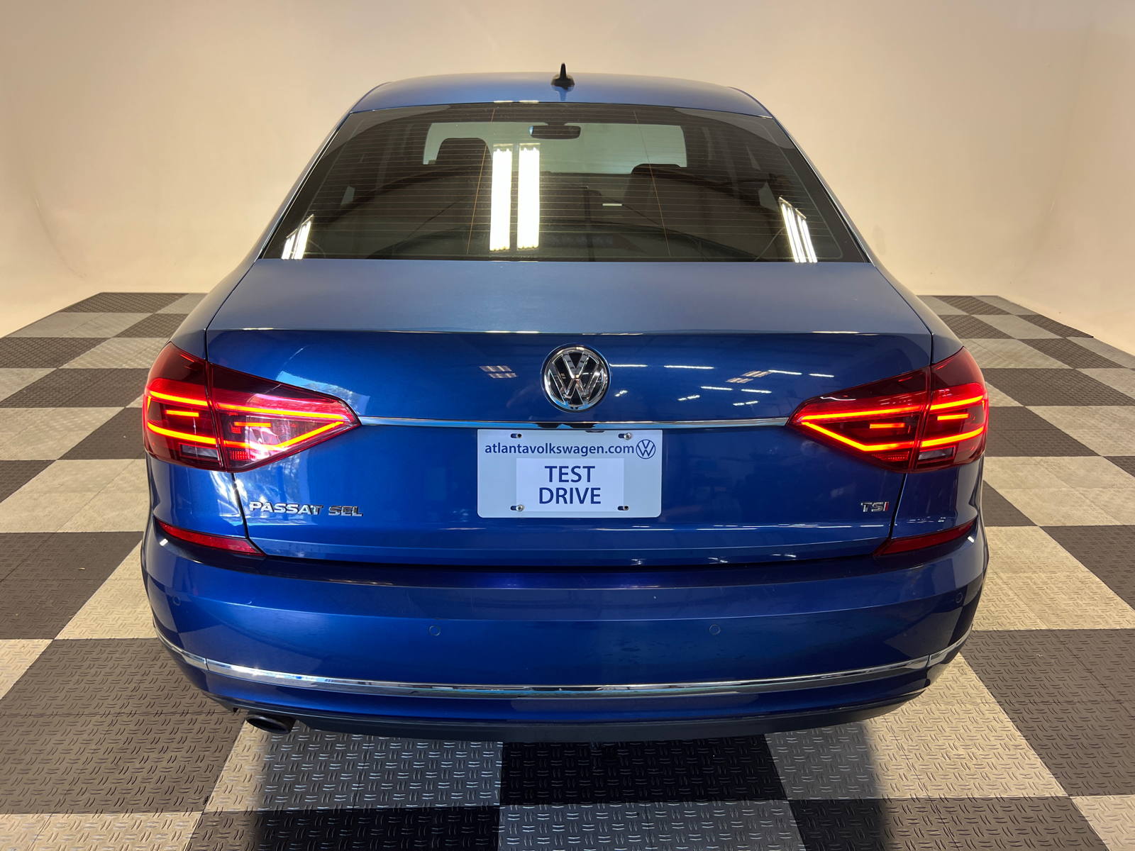 2017 Volkswagen Passat SEL Premium 4