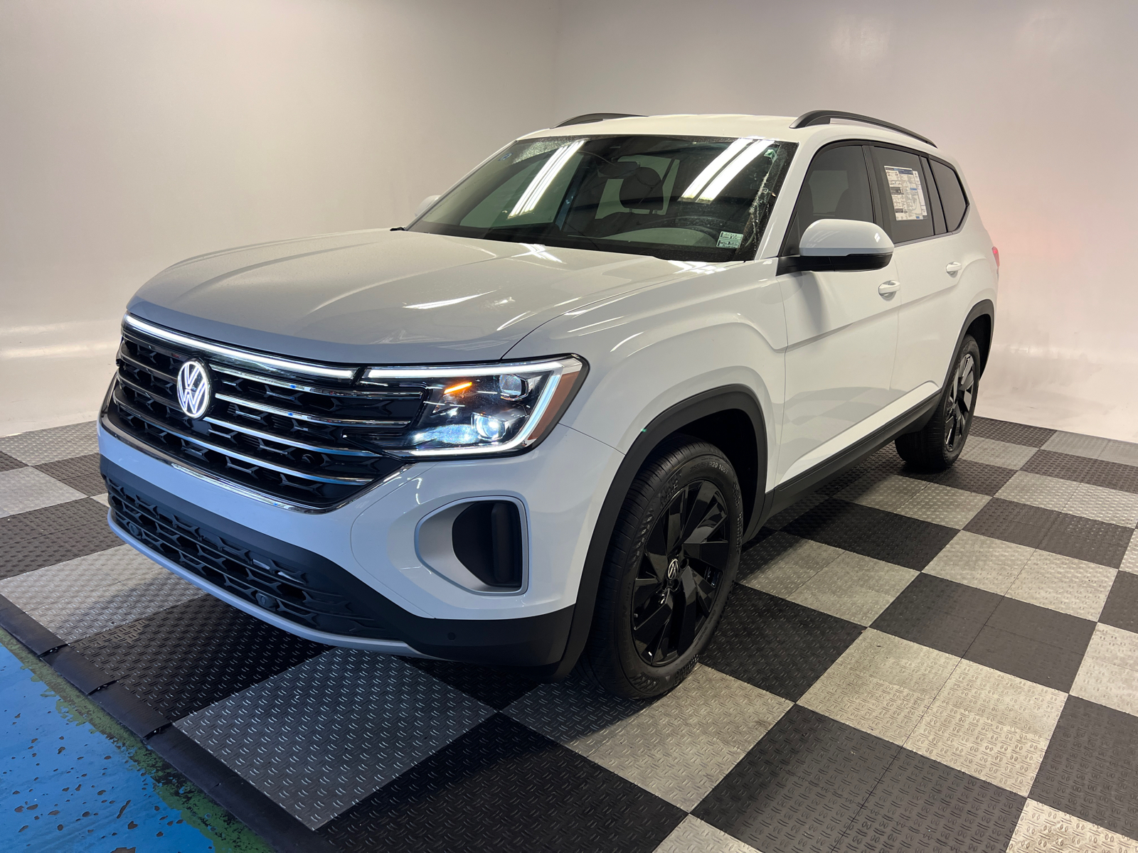 2024 Volkswagen Atlas 2.0T SE w/Technology 3