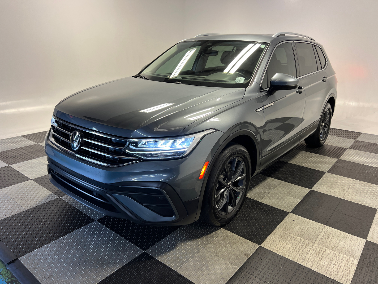 2022 Volkswagen Tiguan 2.0T SE 3