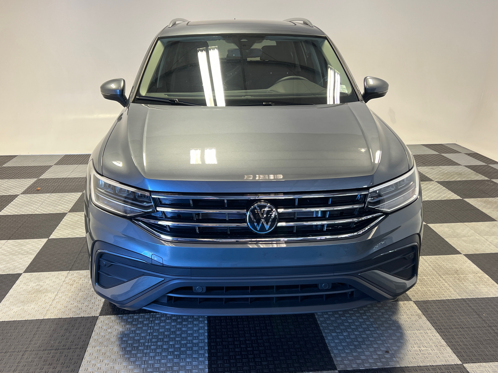 2024 Volkswagen Tiguan 2.0T SE 2