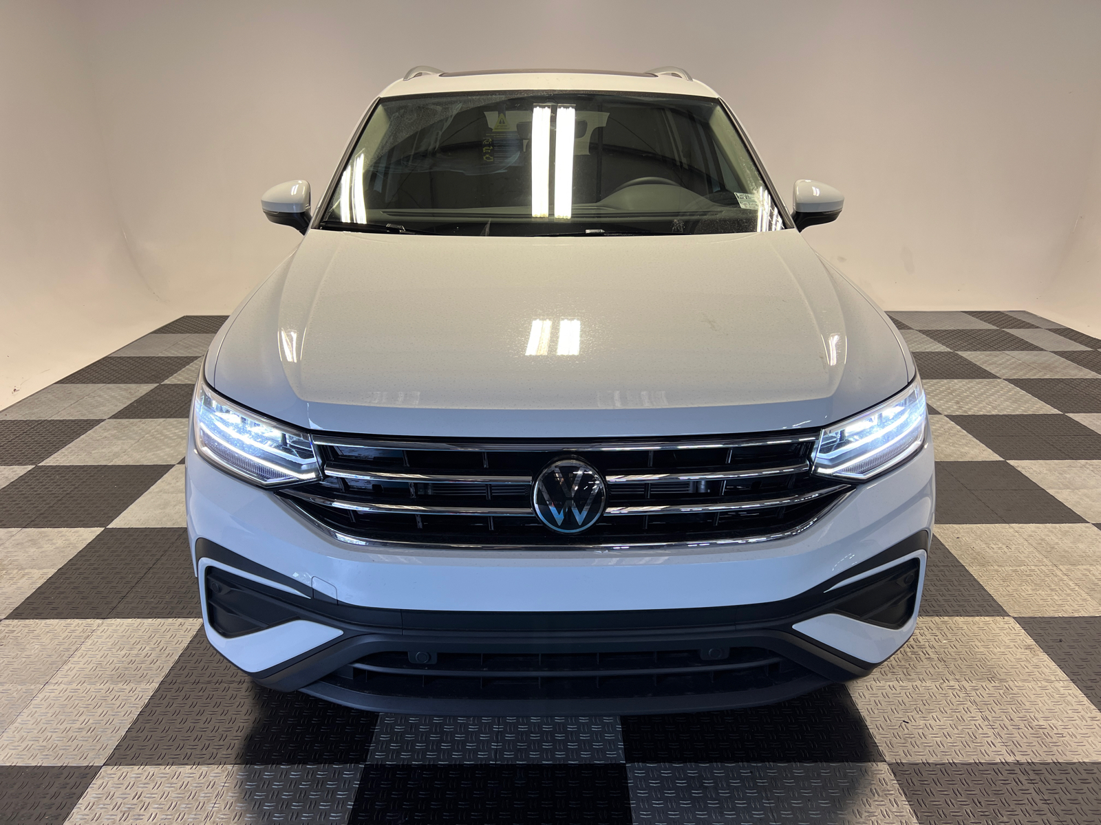 2024 Volkswagen Tiguan 2.0T SE 2